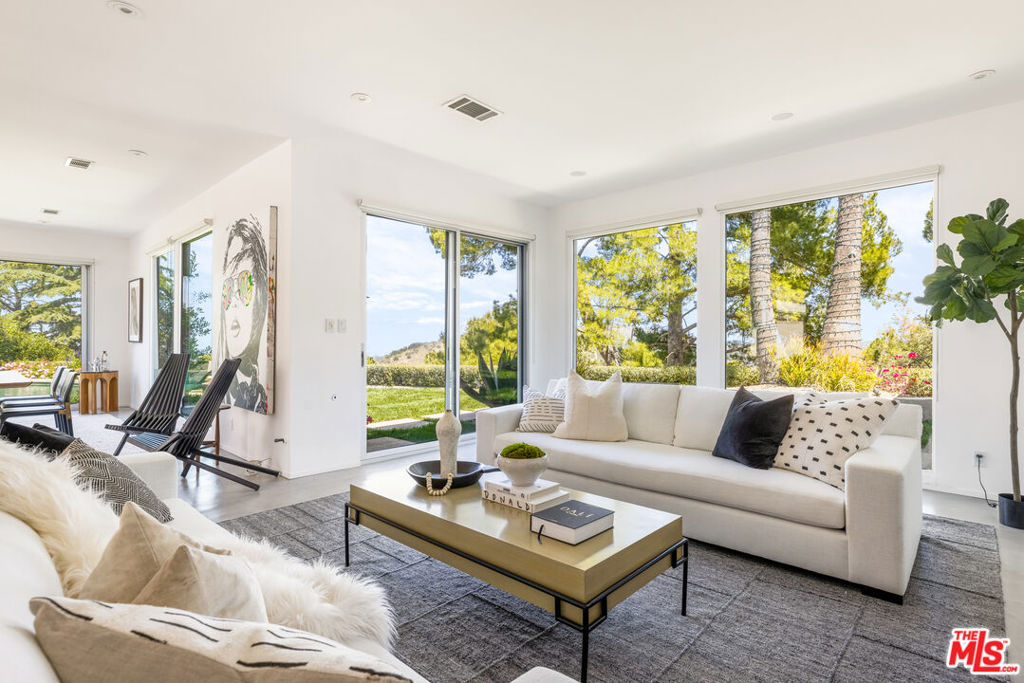 8232 SKYLINE Drive