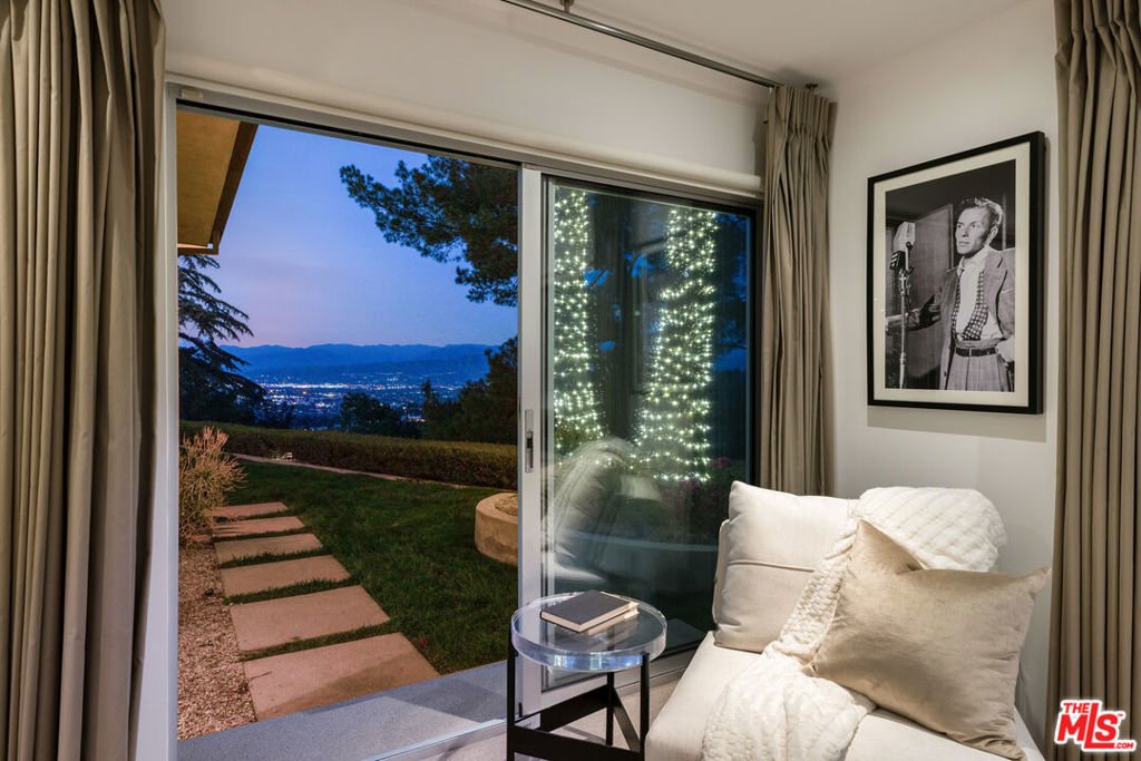8232 SKYLINE Drive