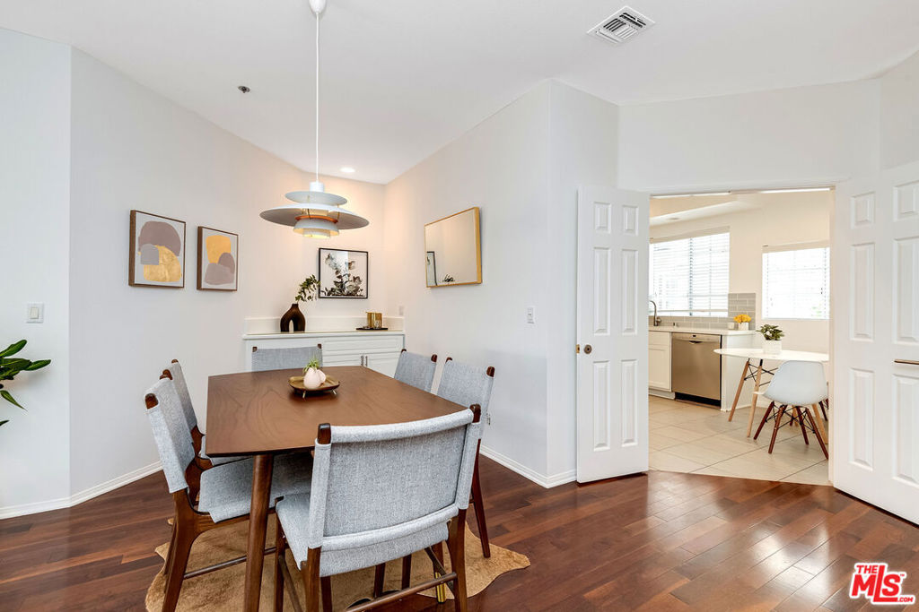 850 N POINSETTIA Place Unit: 2