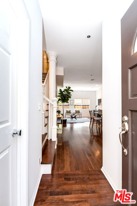 850 N POINSETTIA Place Unit: 2