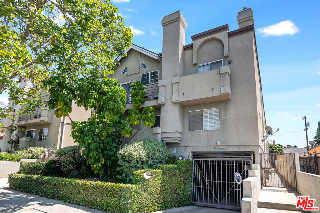 850 N POINSETTIA Place Unit: 2