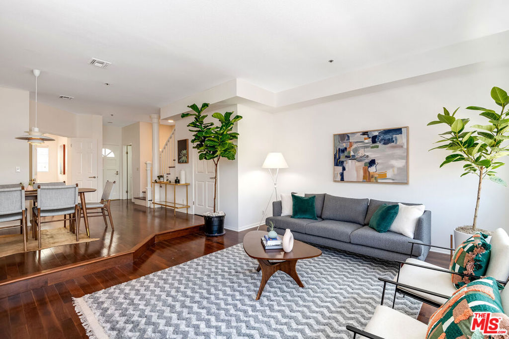 850 N POINSETTIA Place Unit: 2