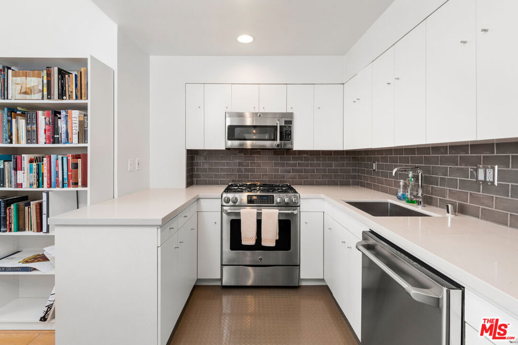 17350 Sunset Boulevard Unit: 204c