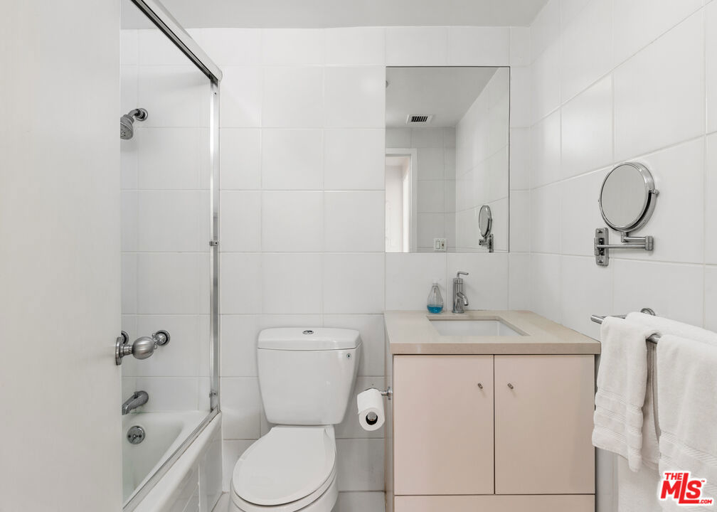 17350 Sunset Boulevard Unit: 204c