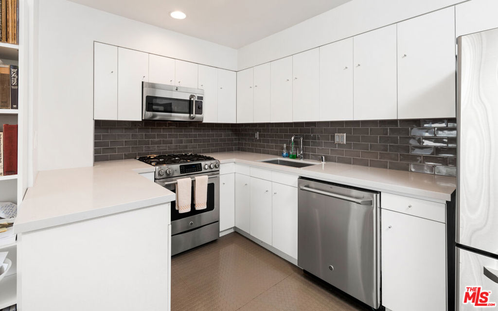 17350 Sunset Boulevard Unit: 204c