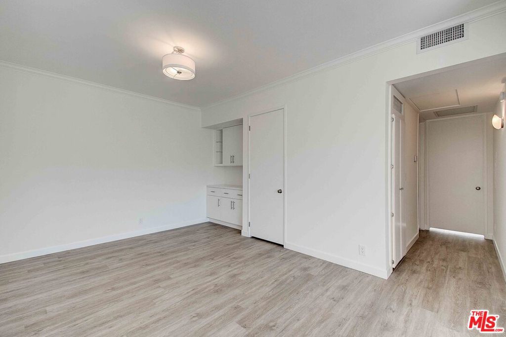2324 S BEVERLY GLEN Unit: 201