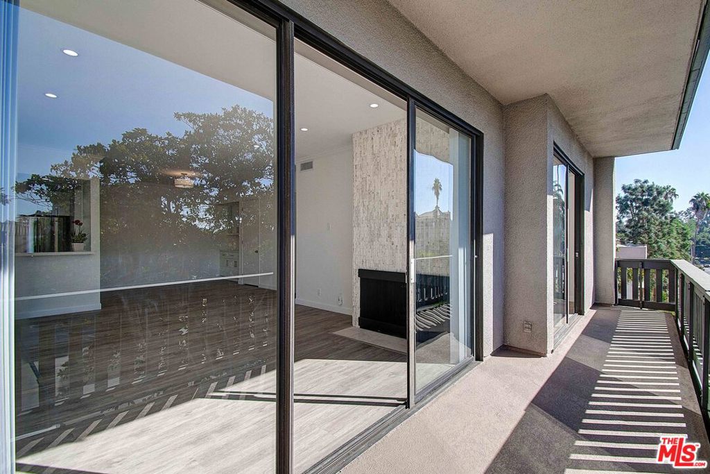 2324 S BEVERLY GLEN Unit: 201