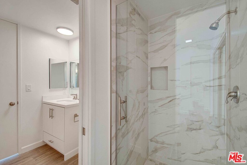 2324 S BEVERLY GLEN Unit: 201