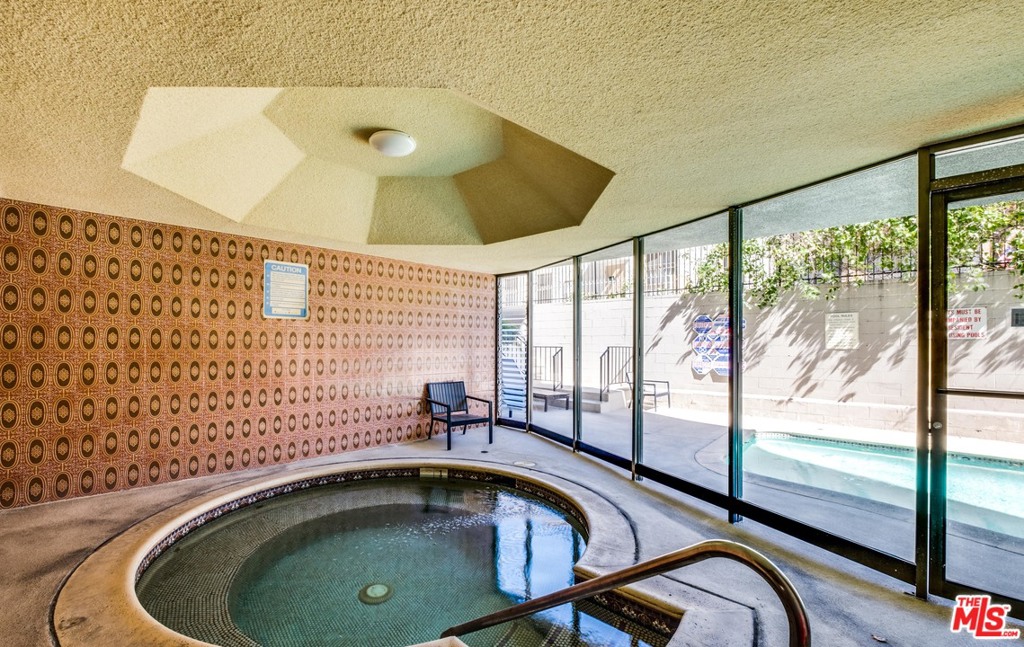 2324 S BEVERLY GLEN Unit: 201