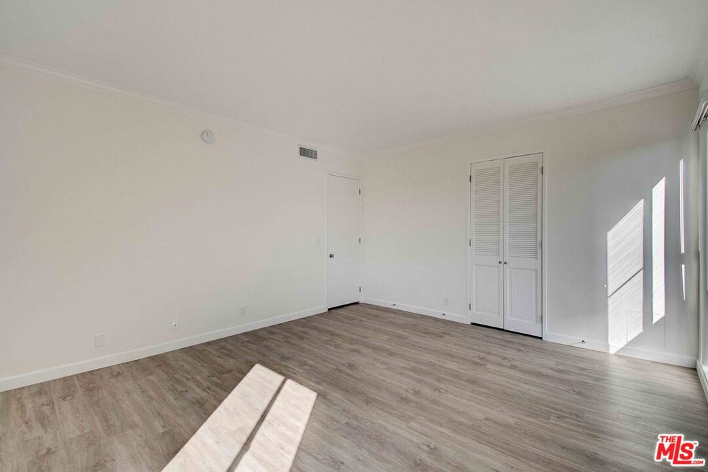 2324 S BEVERLY GLEN Unit: 201