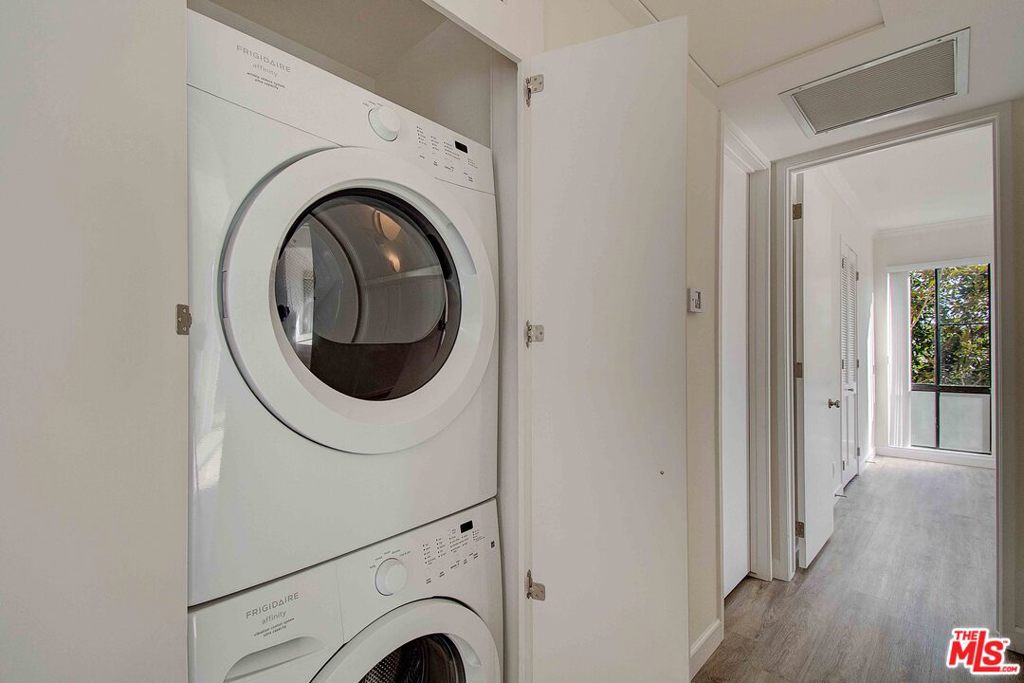 2324 S BEVERLY GLEN Unit: 201