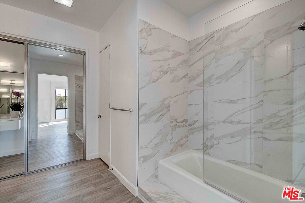 2324 S BEVERLY GLEN Unit: 201