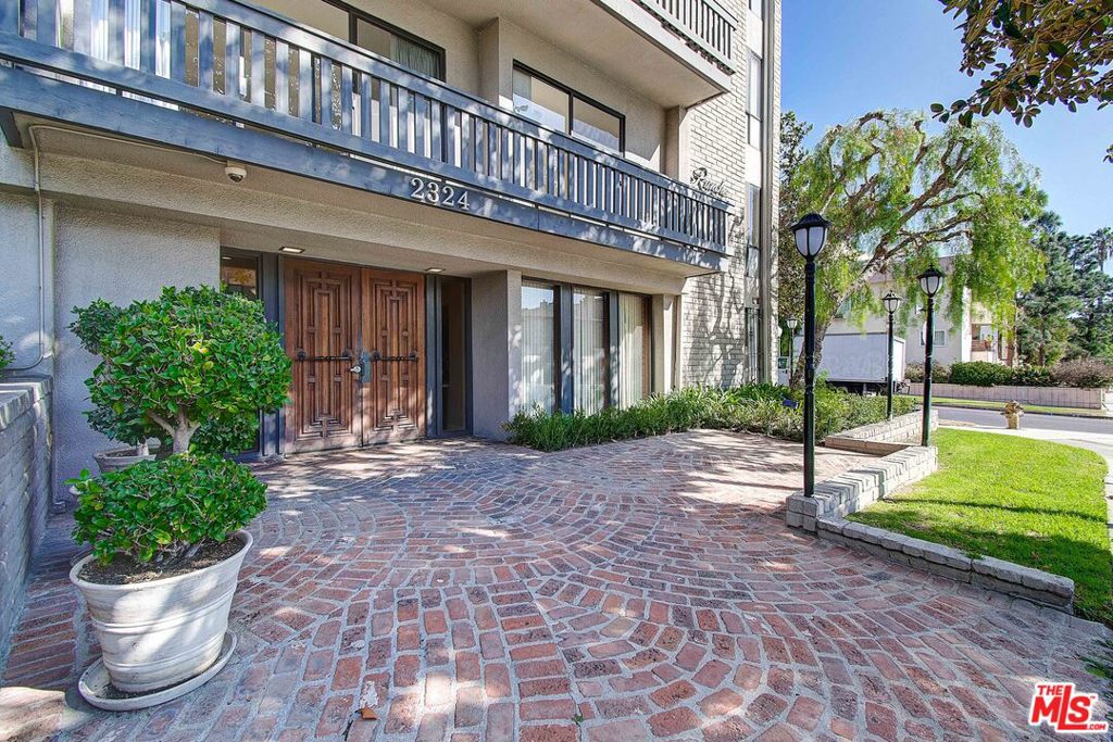 2324 S BEVERLY GLEN Unit: 201