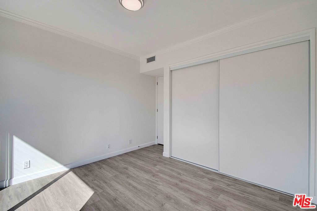 2324 S BEVERLY GLEN Unit: 201