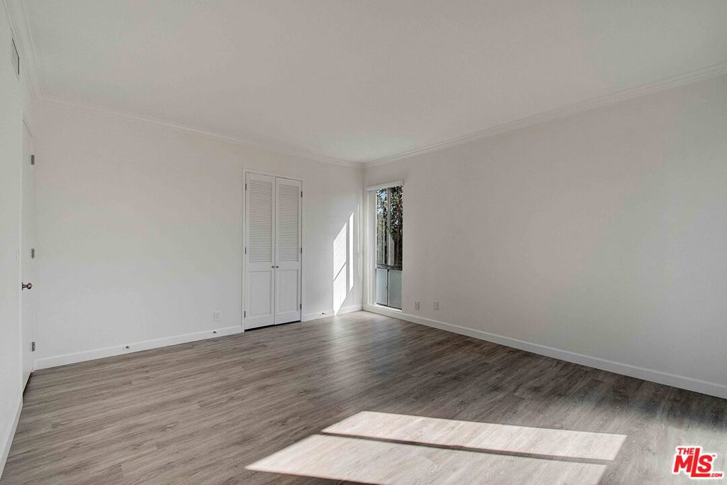 2324 S BEVERLY GLEN Unit: 201