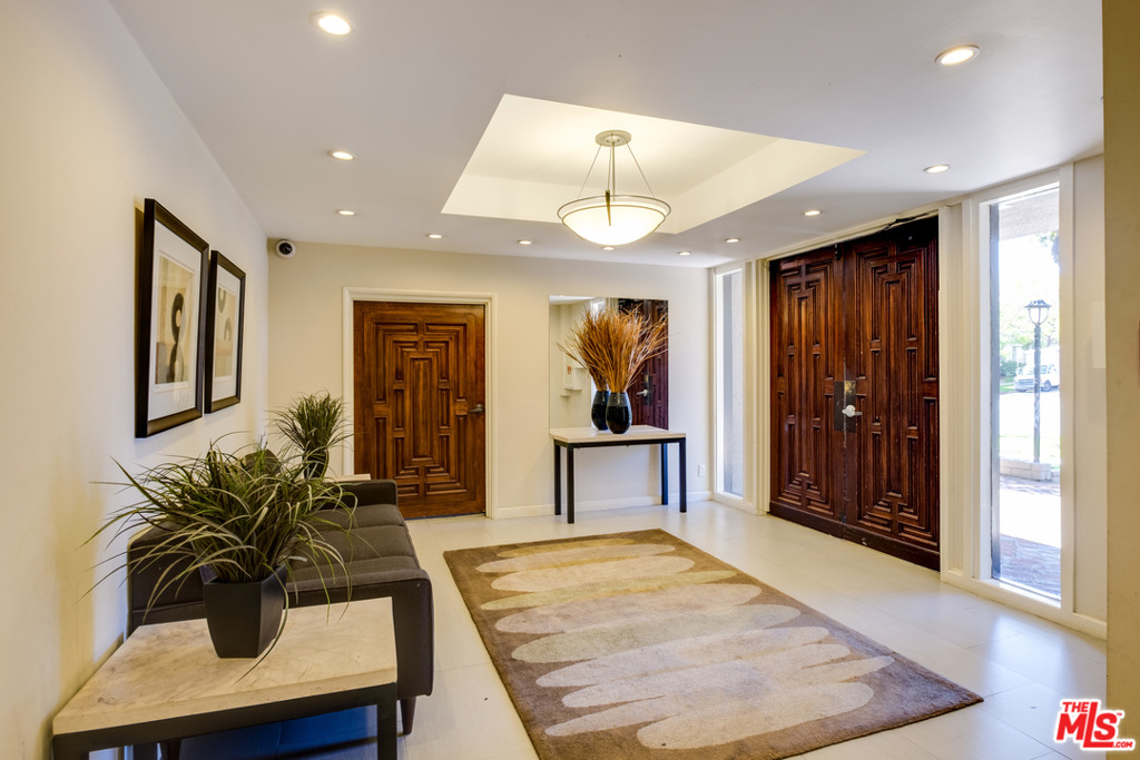 2324 S BEVERLY GLEN Unit: 201