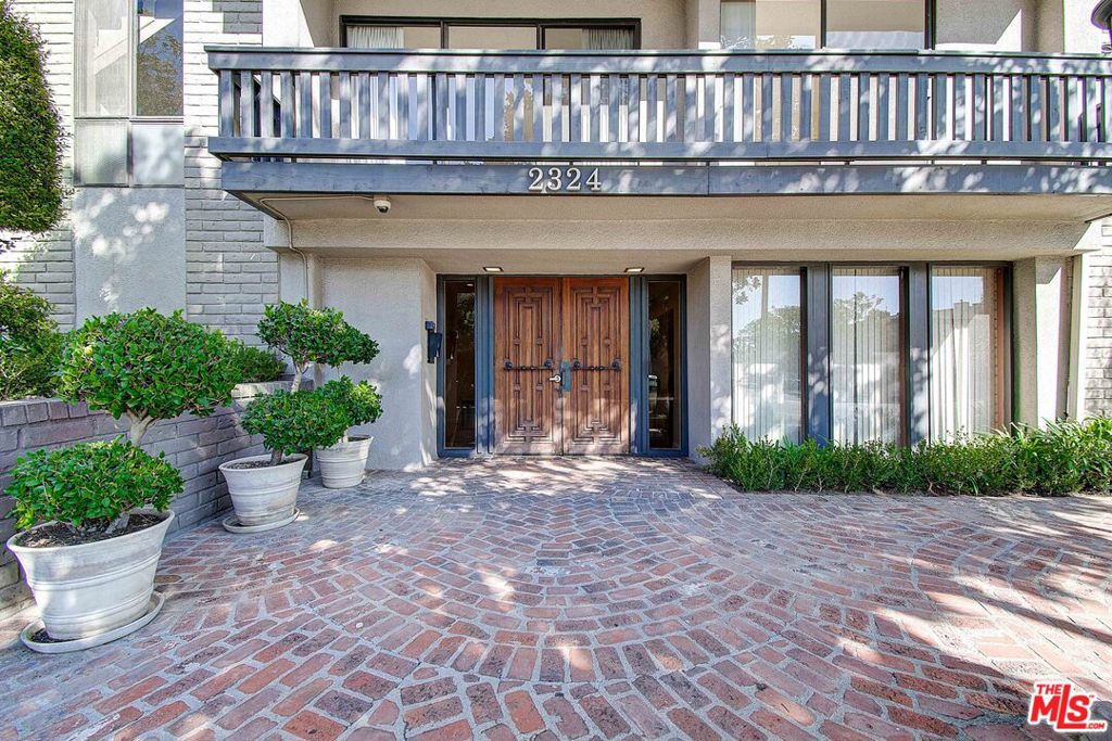 2324 S BEVERLY GLEN Unit: 201