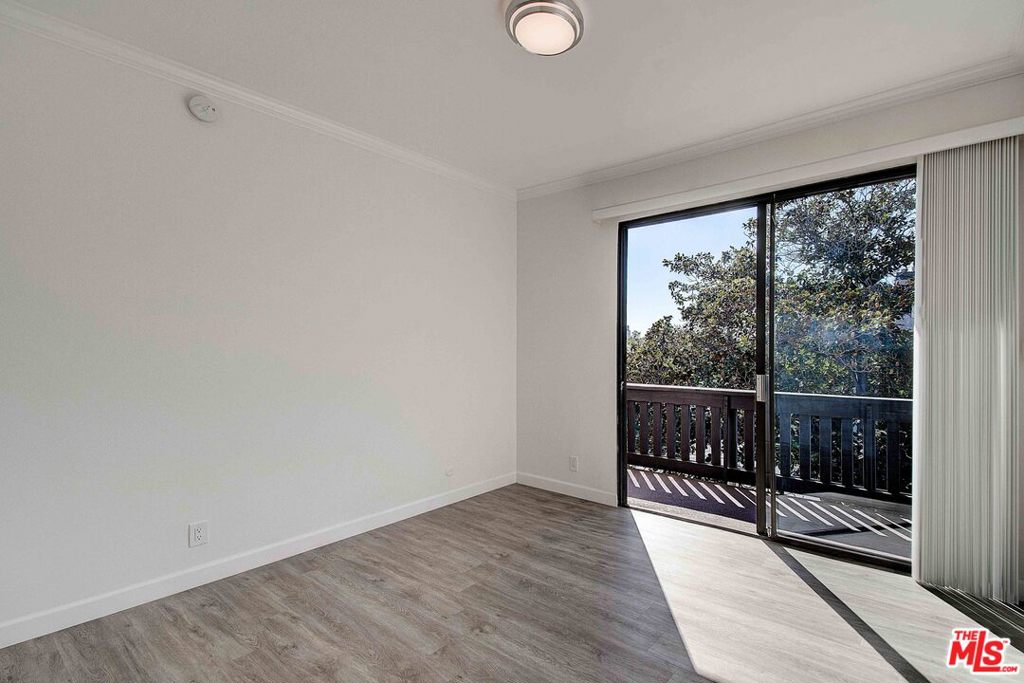 2324 S BEVERLY GLEN Unit: 201