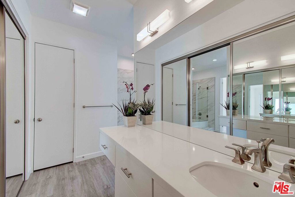 2324 S BEVERLY GLEN Unit: 201