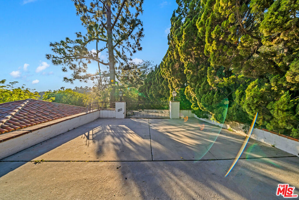 10800 Chalon Road