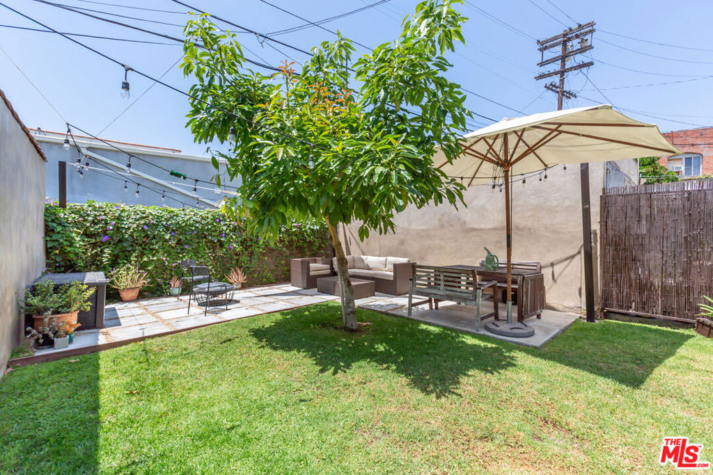 1925 S HARCOURT Avenue