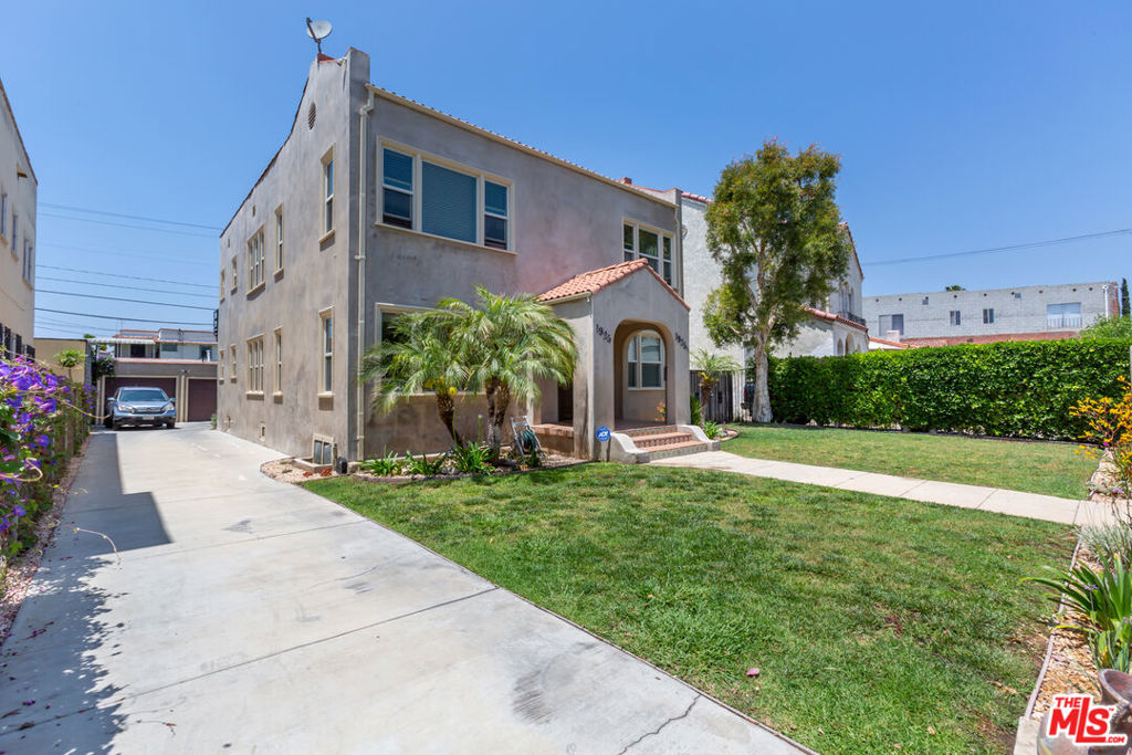 1925 S HARCOURT Avenue