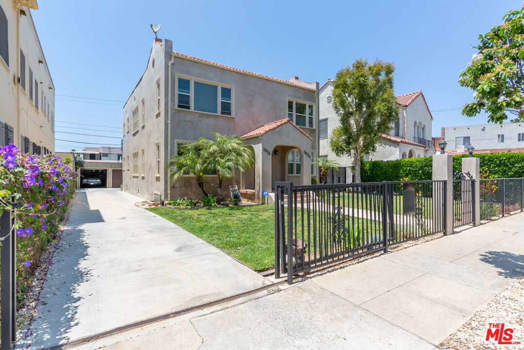 1925 S HARCOURT Avenue