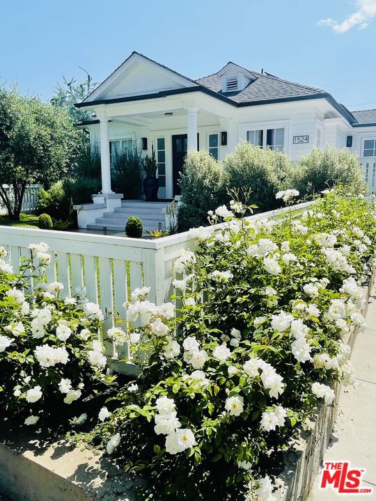 1524 N SIERRA BONITA Avenue