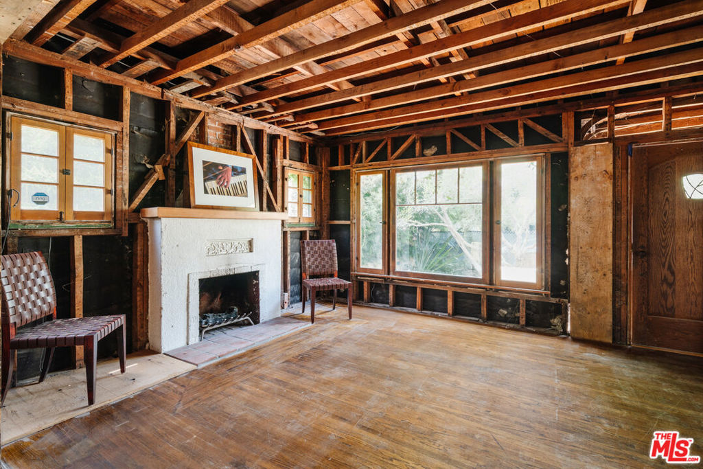 656 CRESTMOORE Place