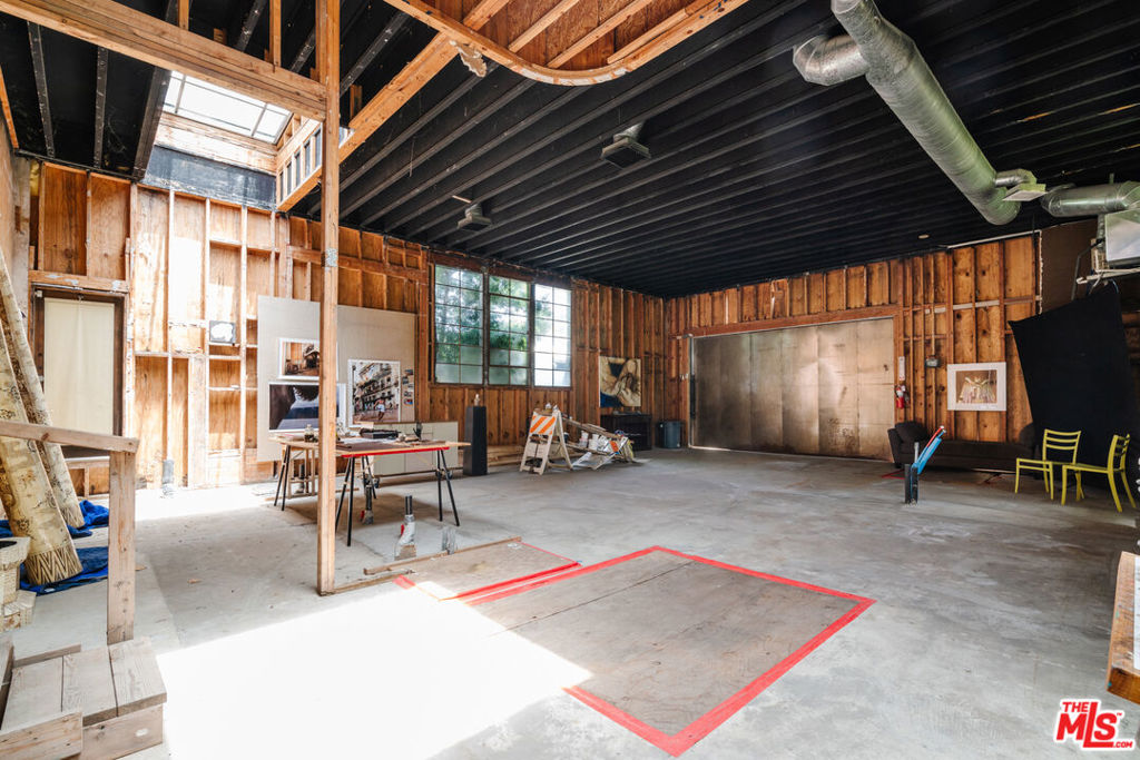 656 CRESTMOORE Place