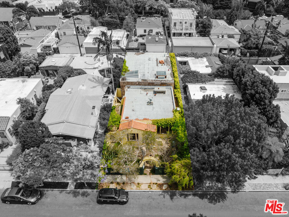 656 CRESTMOORE Place