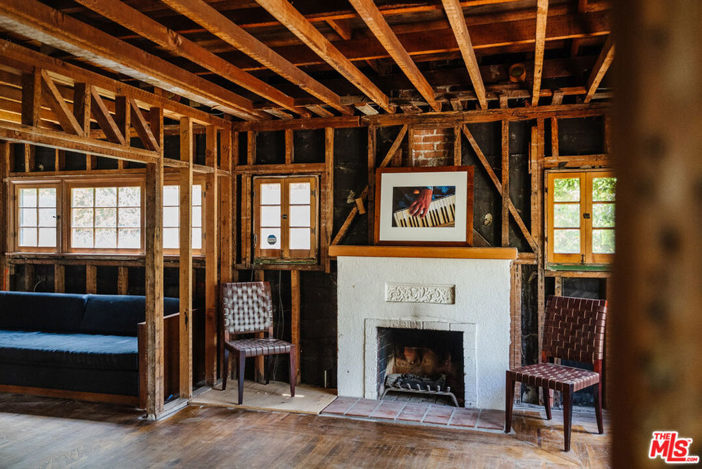 656 CRESTMOORE Place