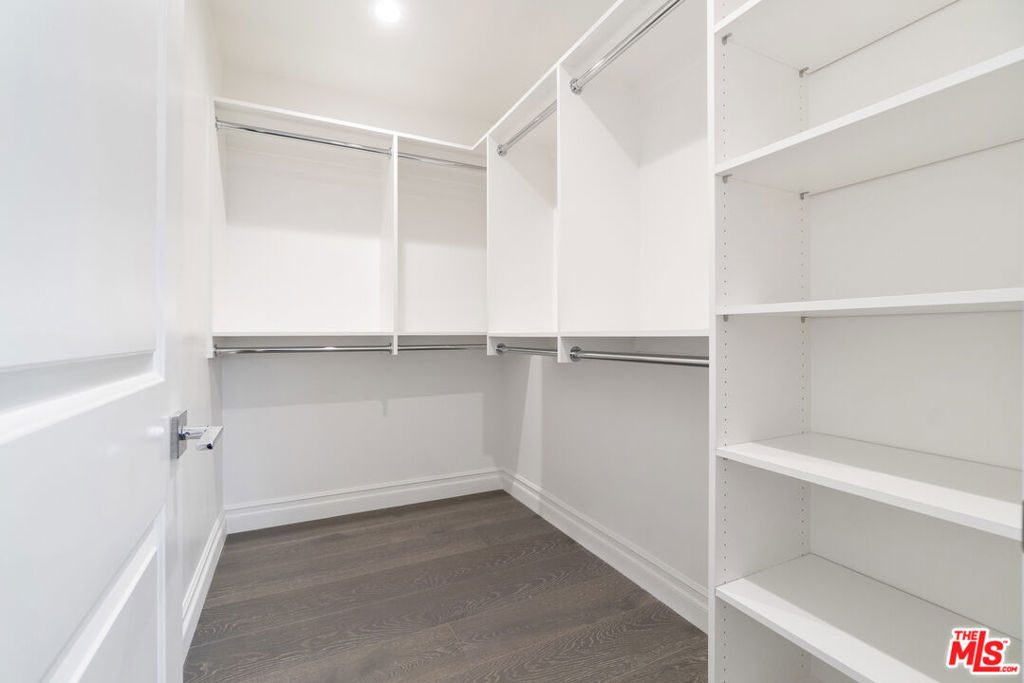 331 W 64th Place
