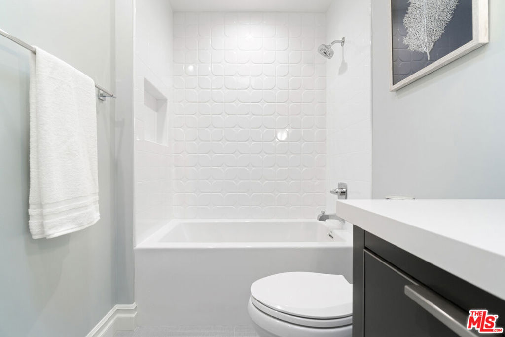 331 W 64th Place