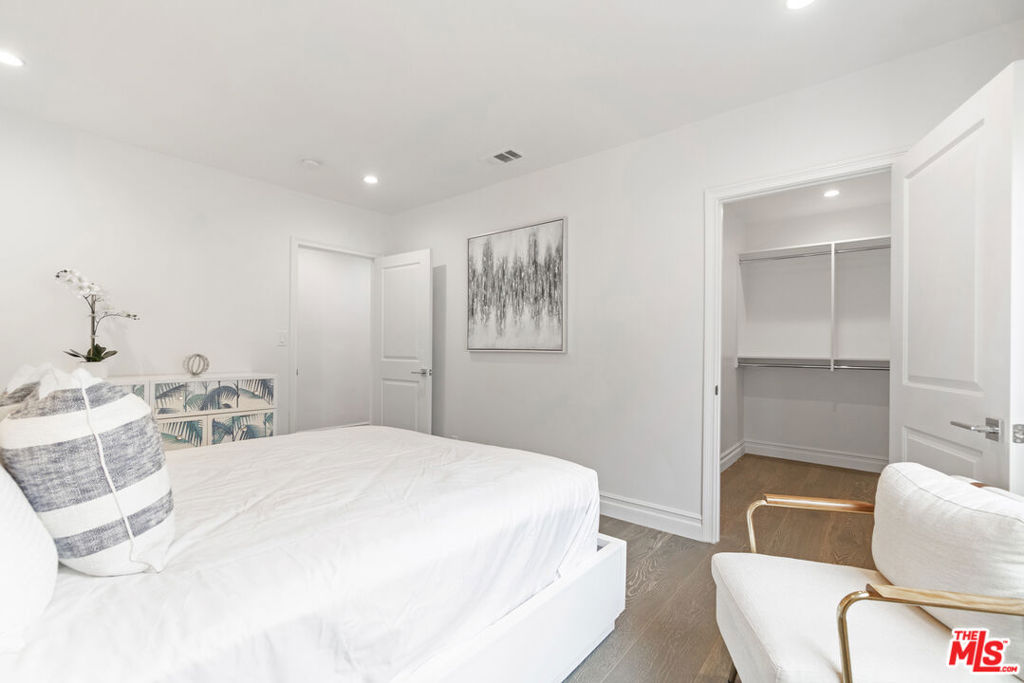 331 W 64th Place