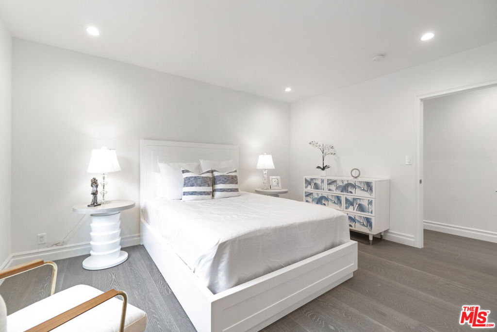 331 W 64th Place
