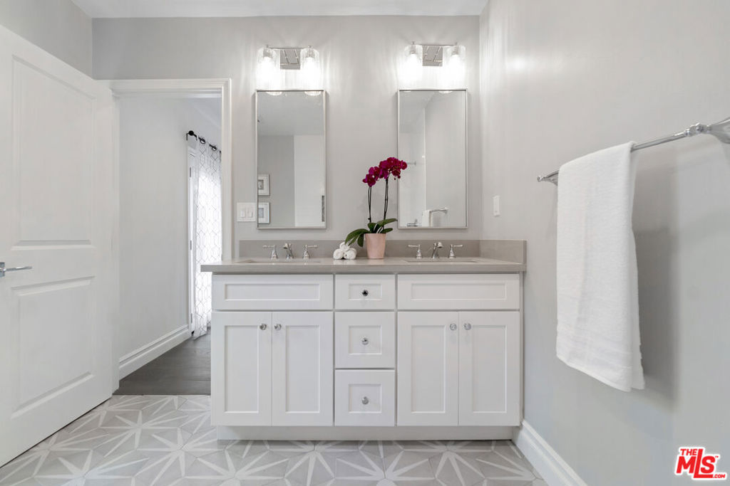 331 W 64th Place