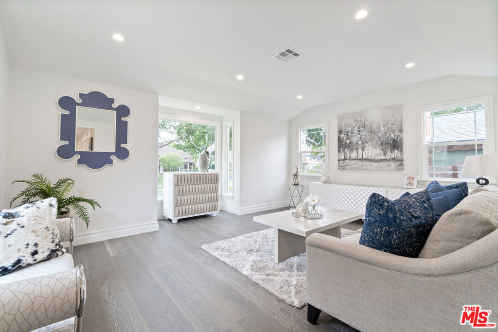 331 W 64th Place