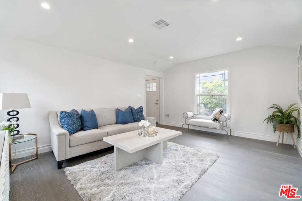 331 W 64th Place