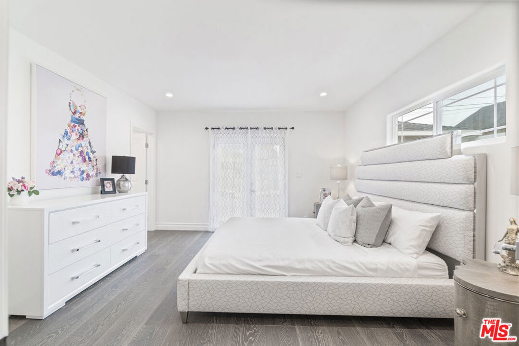 331 W 64th Place