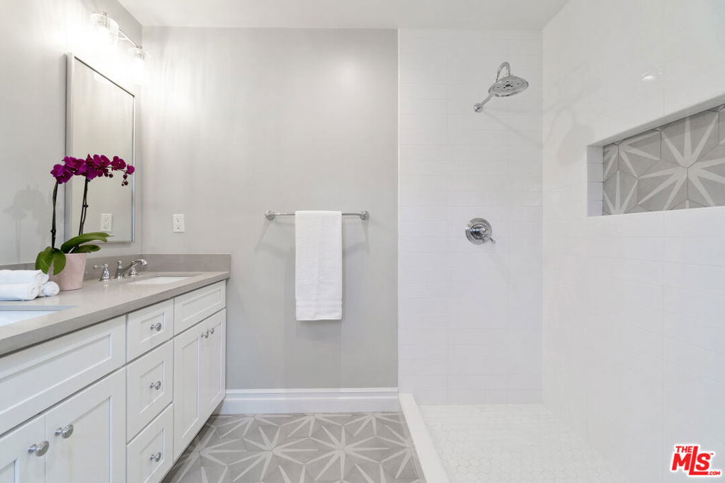 331 W 64th Place