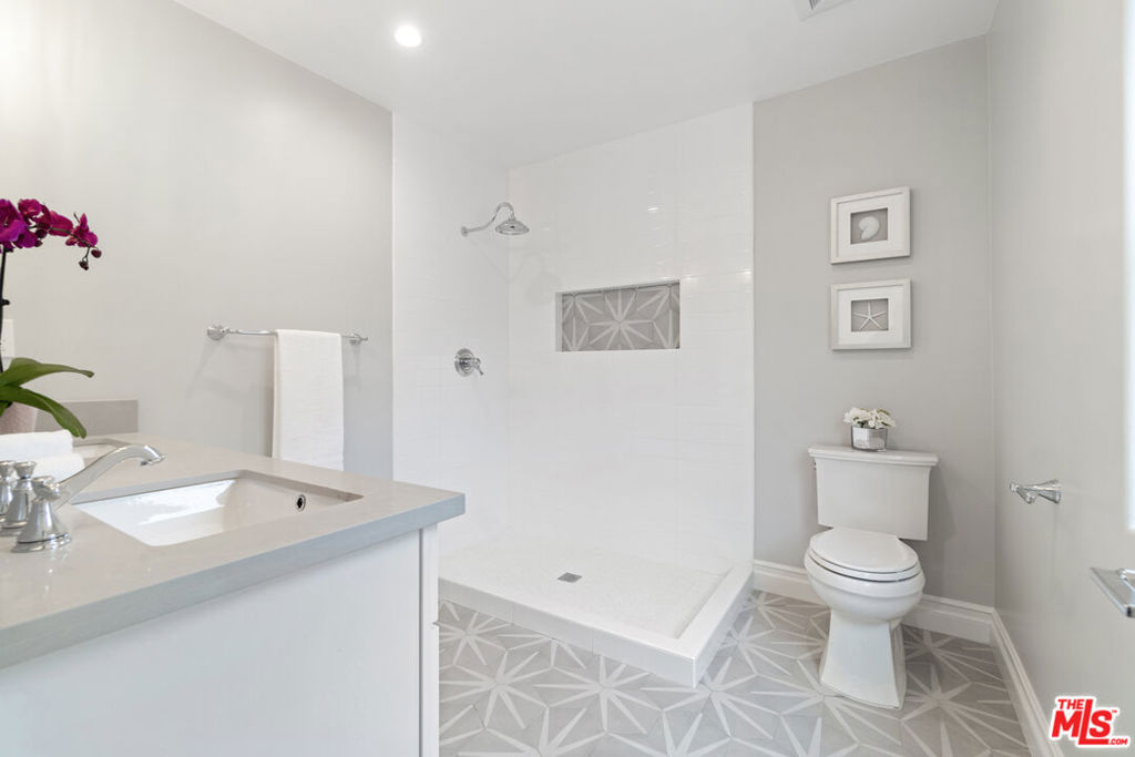 331 W 64th Place