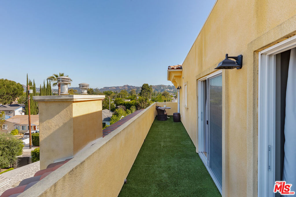12449 KLING Street Unit: PH1