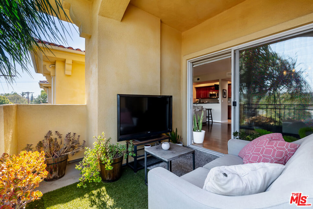 12449 KLING Street Unit: PH1