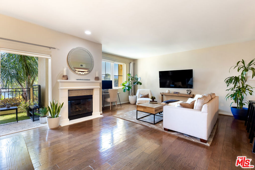 12449 KLING Street Unit: PH1