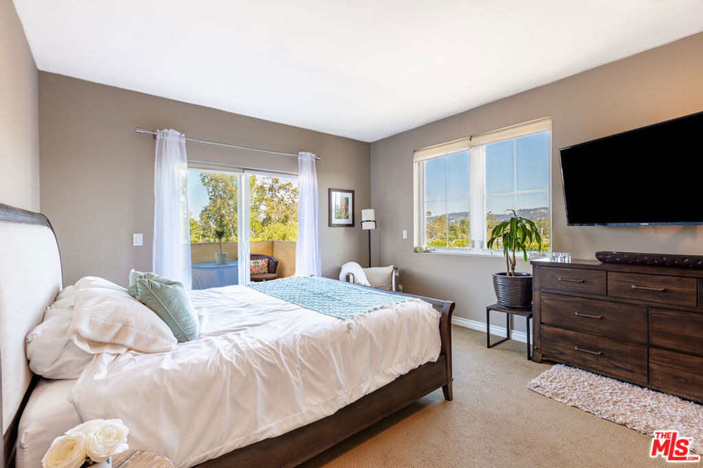 12449 KLING Street Unit: PH1