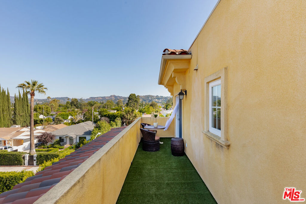 12449 KLING Street Unit: PH1
