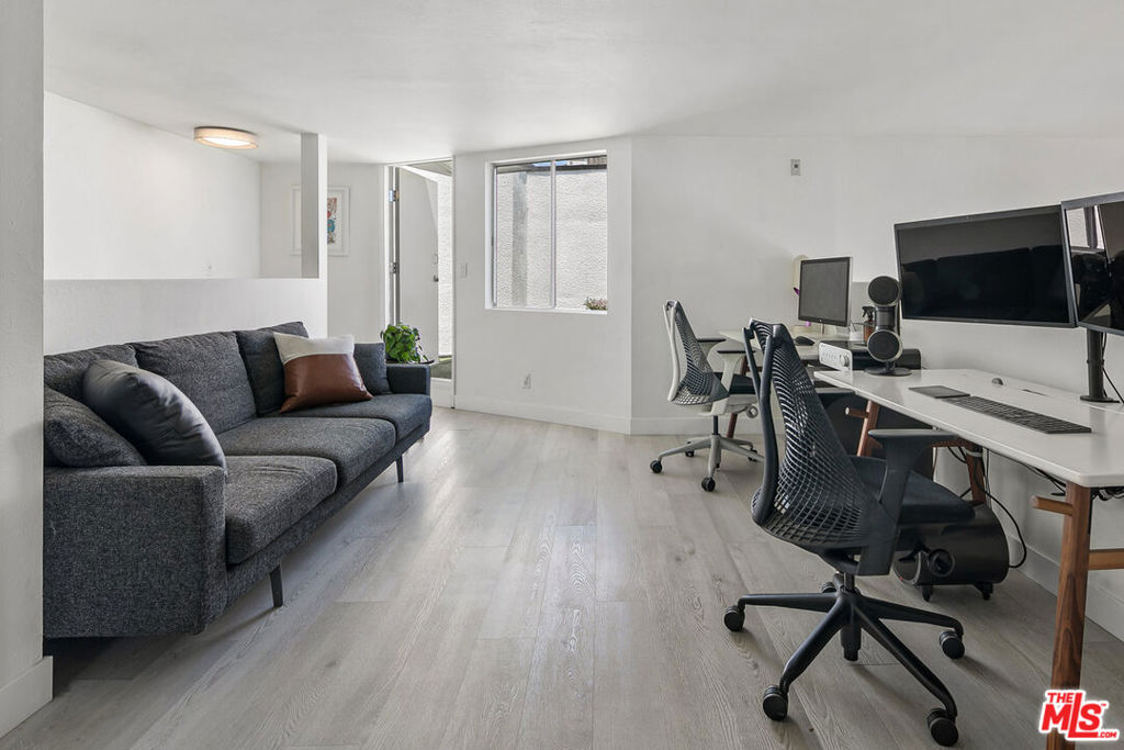 1250 S WESTGATE Avenue Unit: 302