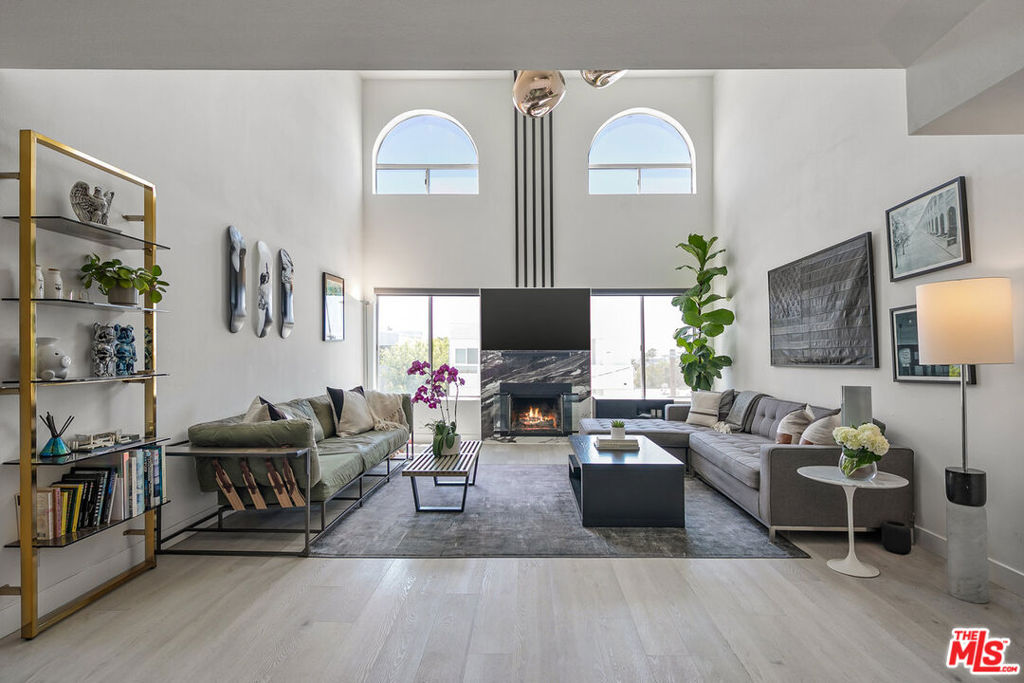 1250 S WESTGATE Avenue Unit: 302