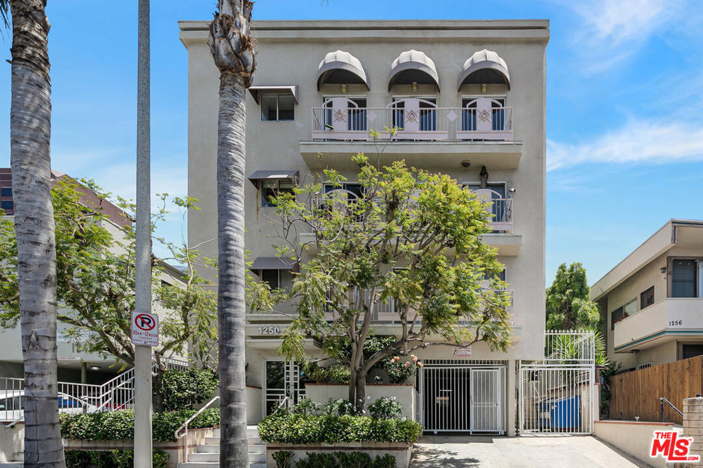 1250 S WESTGATE Avenue Unit: 302